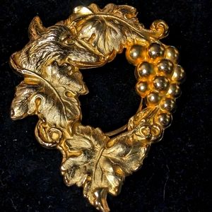 Vintage Jeri-Lou Gold Tone Scarf Clip